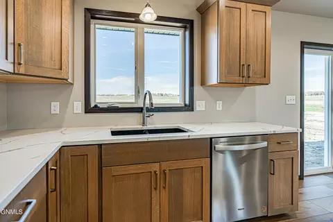 4824 E Calgary Ave, Bismarck, ND 58503 photo 15