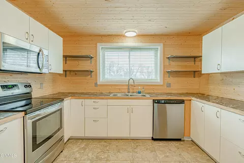 2420 Avenue C E, Bismarck, ND 58501 photo 3