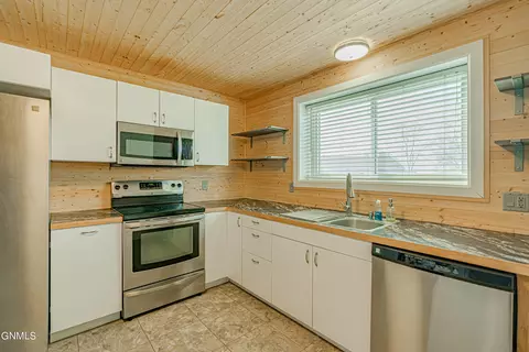 2420 Avenue C E, Bismarck, ND 58501 photo 7