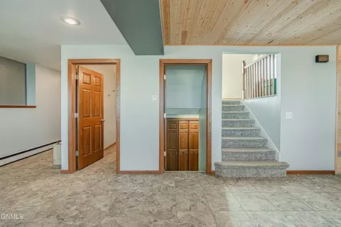 2420 Avenue C E, Bismarck, ND 58501 photo 21