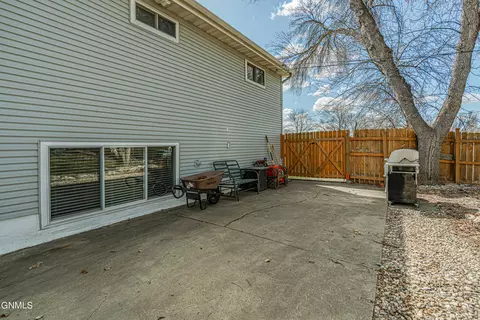 2420 Avenue C E, Bismarck, ND 58501 photo 55