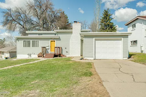 2420 Avenue C E, Bismarck, ND 58501 photo 1