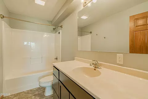 2420 Avenue C E, Bismarck, ND 58501 photo 24