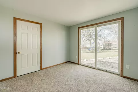2420 Avenue C E, Bismarck, ND 58501 photo 38