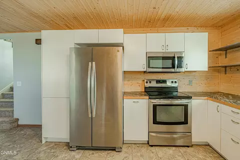 2420 Avenue C E, Bismarck, ND 58501 photo 5