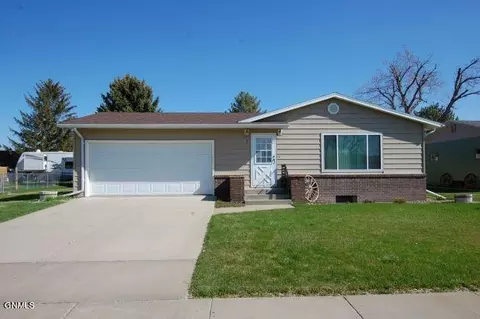 304 11th St SE, Sidney, MT 59270 photo 1