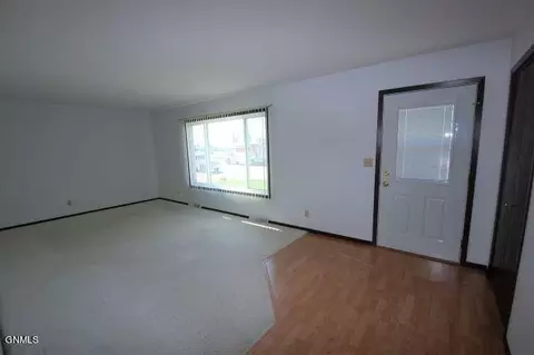 304 11th St SE, Sidney, MT 59270 photo 3