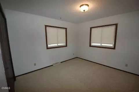 304 11th St SE, Sidney, MT 59270 photo 12
