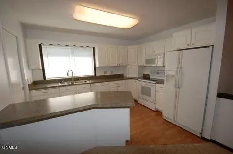 304 11th St SE, Sidney, MT 59270 photo 5