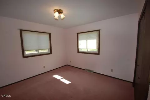 304 11th St SE, Sidney, MT 59270 photo 11