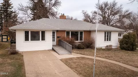 104 Seminole Ave, Bismarck, ND 58501