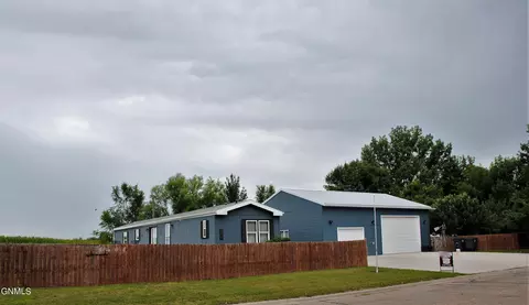 1255 Custer Dr, Washburn, ND 58577