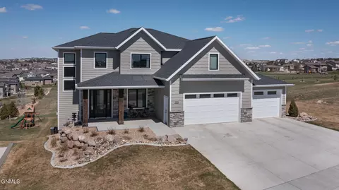 1112 Round Top Rd, Bismarck, ND 58503