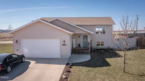 629 Jade St, Dickinson, ND 58601