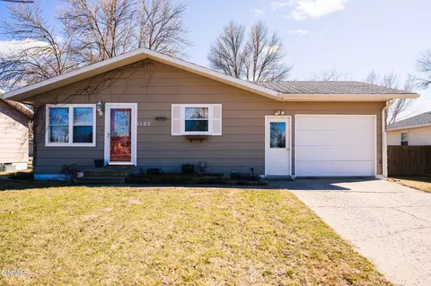 1125 15th St SW, Jamestown, ND 58401