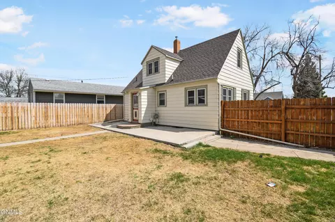 801 8th Ave W, Williston, ND 58801 photo 3