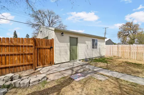 801 8th Ave W, Williston, ND 58801 photo 4