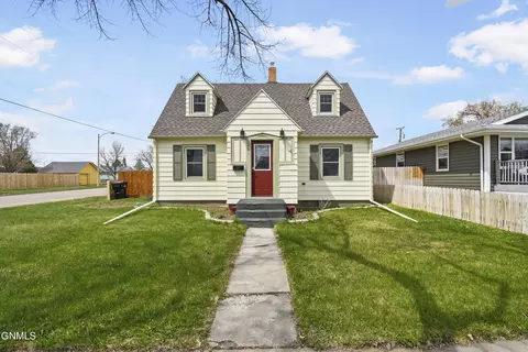 801 8th Ave W, Williston, ND 58801