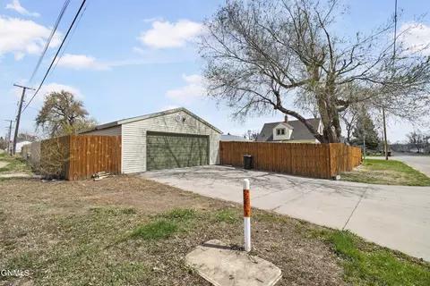 801 8th Ave W, Williston, ND 58801 photo 6