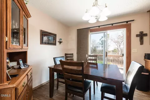 1508 Custer Dr NW, Mandan, ND 58554 photo 4