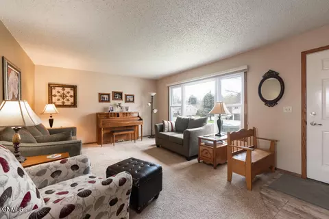1508 Custer Dr NW, Mandan, ND 58554 photo 3