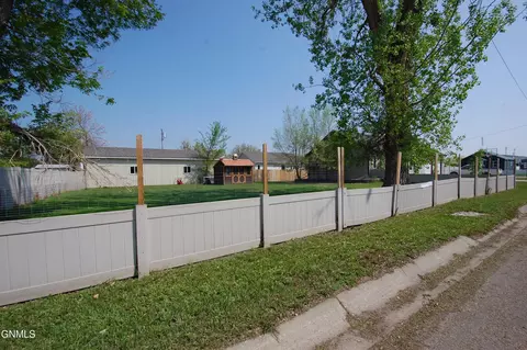 424 8th Ave SW, Sidney, MT 59270 photo 25
