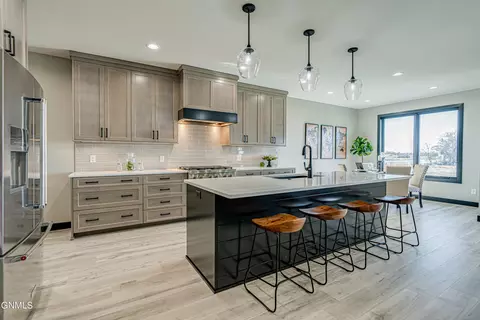 5209 Hendrickson Dr, Bismarck, ND 58501 photo 7