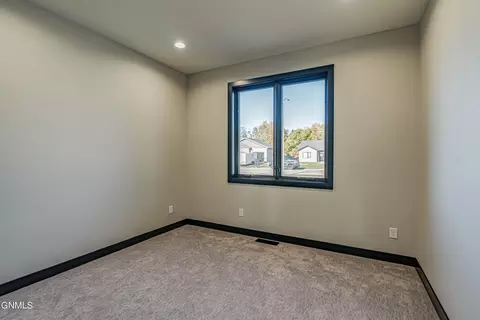 5209 Hendrickson Dr, Bismarck, ND 58501 photo 32