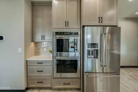 5209 Hendrickson Dr, Bismarck, ND 58501 photo 10