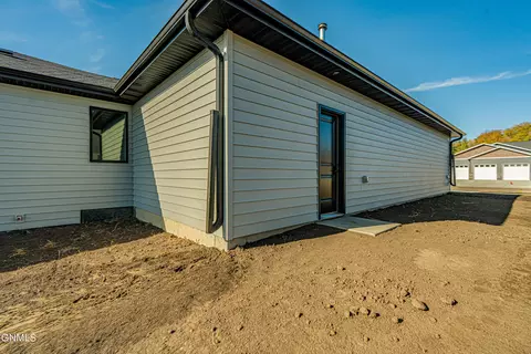5209 Hendrickson Dr, Bismarck, ND 58501 photo 84