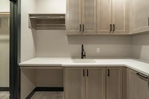 5209 Hendrickson Dr, Bismarck, ND 58501 photo 45