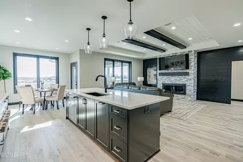 5209 Hendrickson Dr, Bismarck, ND 58501 photo 14