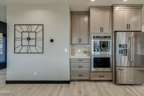 5209 Hendrickson Dr, Bismarck, ND 58501 photo 22