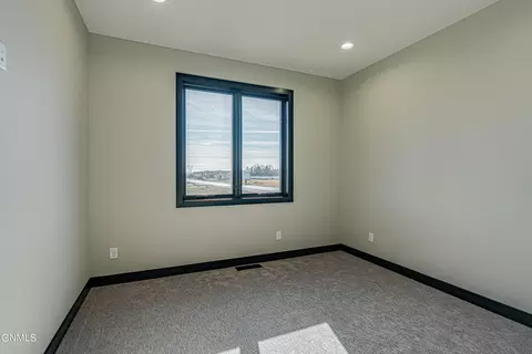 5209 Hendrickson Dr, Bismarck, ND 58501 photo 38