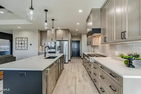 5209 Hendrickson Dr, Bismarck, ND 58501 photo 20