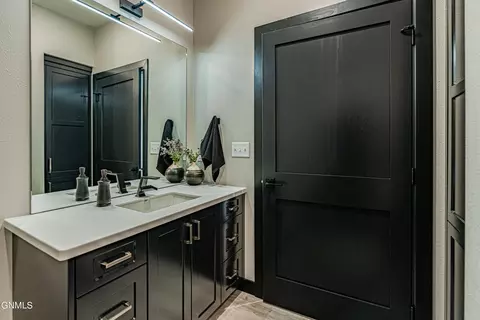 5209 Hendrickson Dr, Bismarck, ND 58501 photo 37