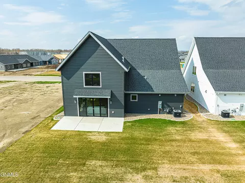 307 Lennox Dr, Bismarck, ND 58504 photo 28