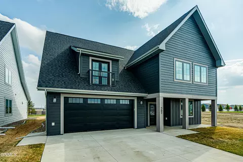 307 Lennox Dr, Bismarck, ND 58504