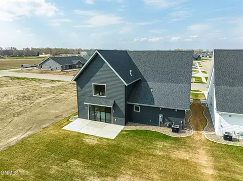 307 Lennox Dr, Bismarck, ND 58504 photo 30