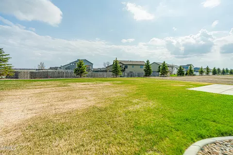 307 Lennox Dr, Bismarck, ND 58504 photo 22