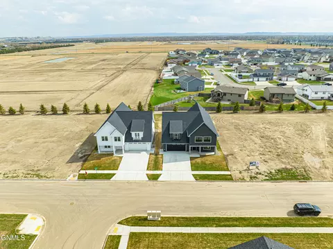 307 Lennox Dr, Bismarck, ND 58504 photo 25