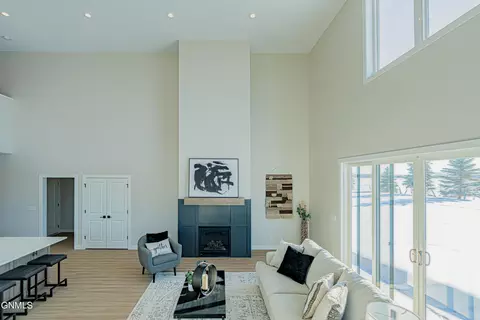 307 Lennox Dr, Bismarck, ND 58504 photo 47