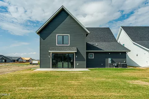 307 Lennox Dr, Bismarck, ND 58504 photo 15