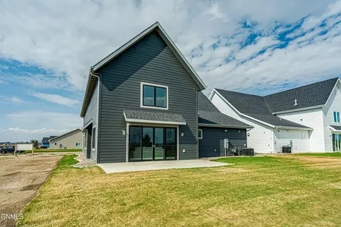 307 Lennox Dr, Bismarck, ND 58504 photo 18
