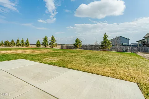 307 Lennox Dr, Bismarck, ND 58504 photo 20