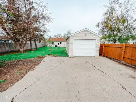 1112 1st Ave E, Williston, ND 58801 photo 2