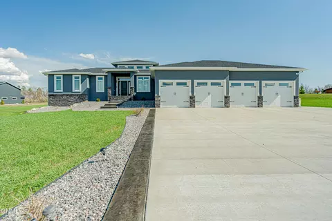 8207 E Bristol Dr, Bismarck, ND 58501