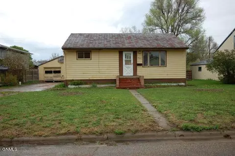 620 3rd St NE, Sidney, MT 59270