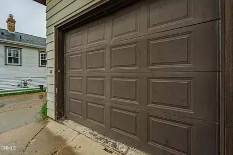 204 3rd St NW, Mandan, ND 58554 photo 4
