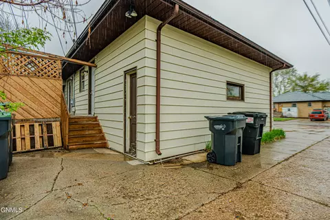 204 3rd St NW, Mandan, ND 58554 photo 6